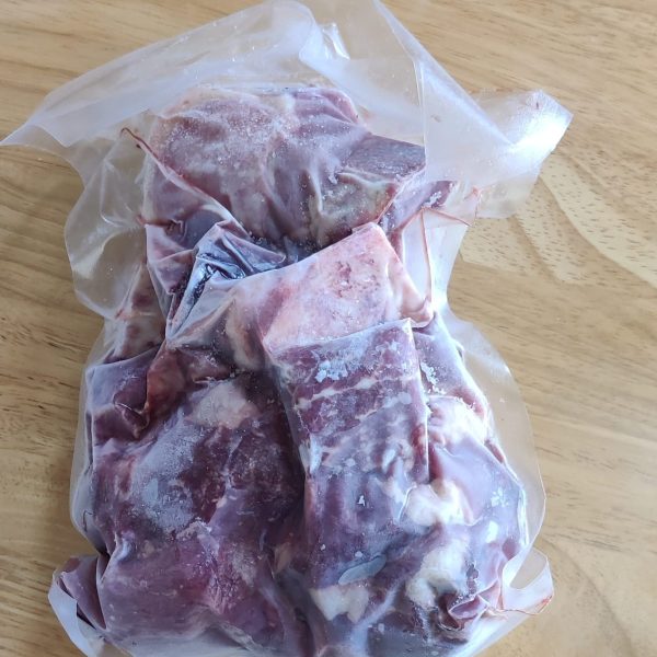 Beef With Bone (1kg)